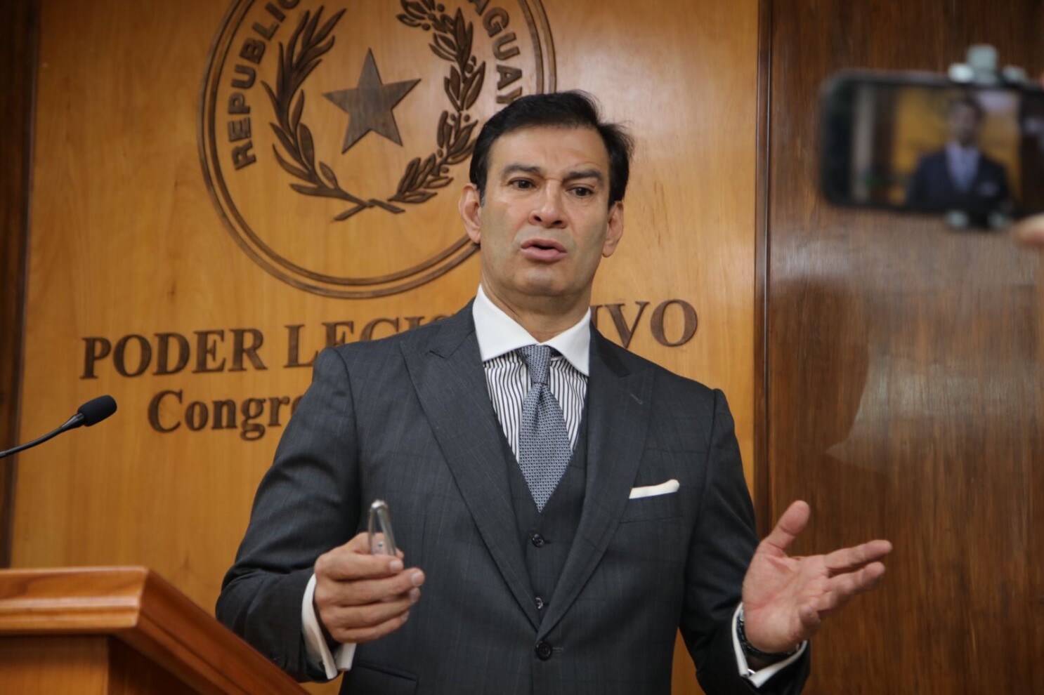 Silvio Ovelar pide mesura a Honor Colorado y defiende a Hugo Meza ante tensiones por China Continental