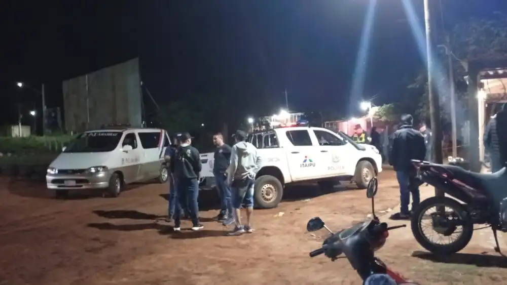 Mujer intenta separar pelea en cancha de vóley y muere al recibir un disparo en PJC