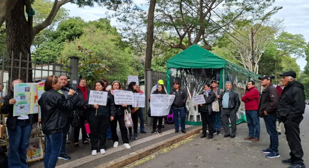 Víctimas de la “mafia de los pagarés” vuelven a manifestarse en tribunales
