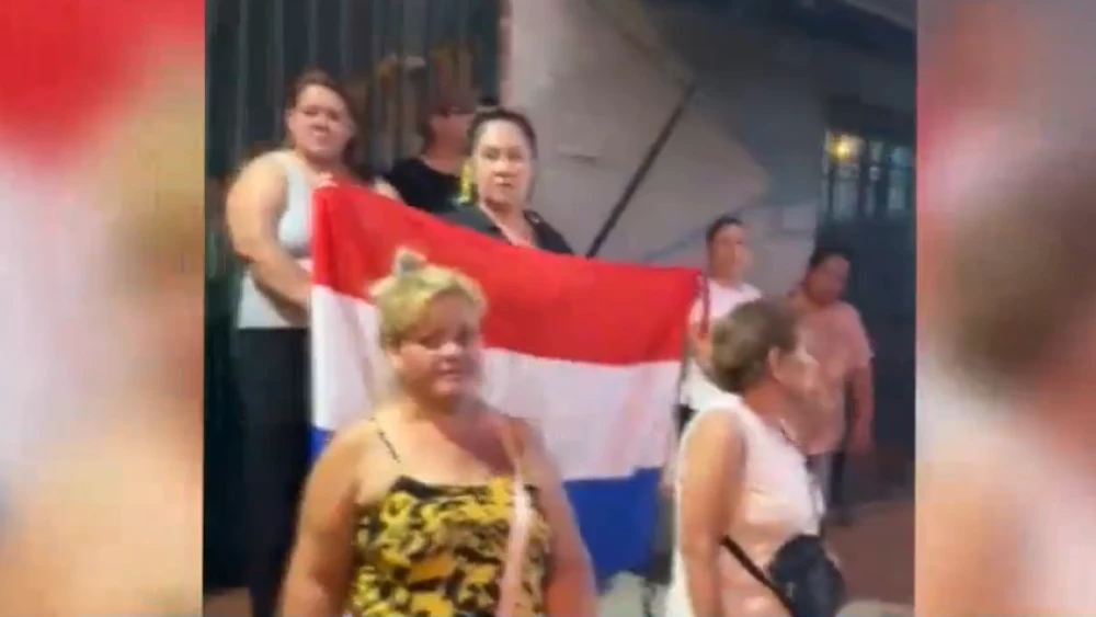 Vecinos del Bañado Sur se manifestaron en apoyo al policía youtuber