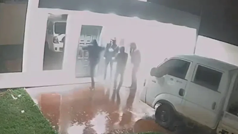 Dueño de una vivienda repele a balazos a un grupo de delincuentes en Minga Guazú