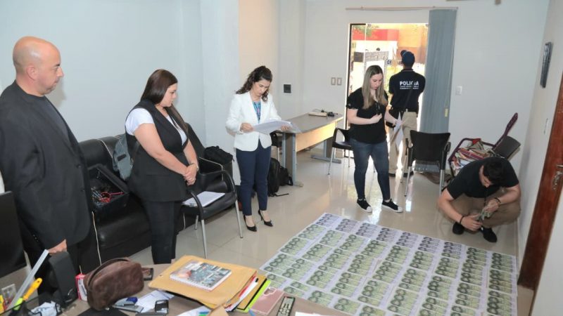 Funcionario de la Fiscalía y abogado, implicados en coima de G. 30 millones