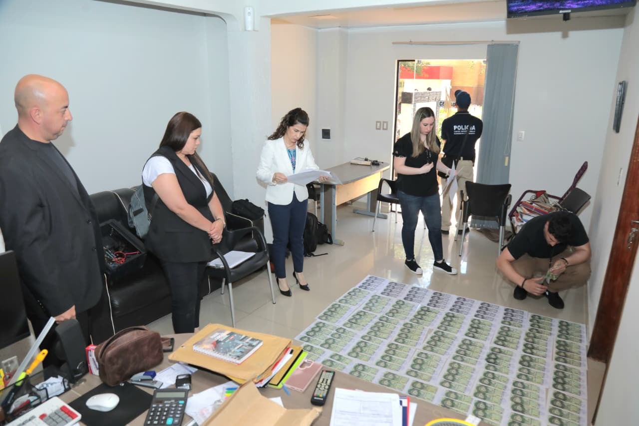 Funcionario de la Fiscalía y abogado, implicados en coima de G. 30 millones