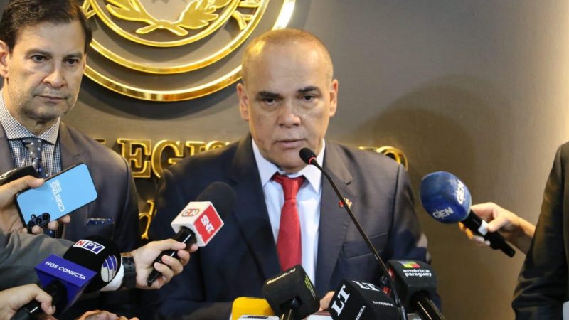 ¿Bachi finge demencia? Niega fugas mientras la bancada de Honor Colorado se desarma a la vista