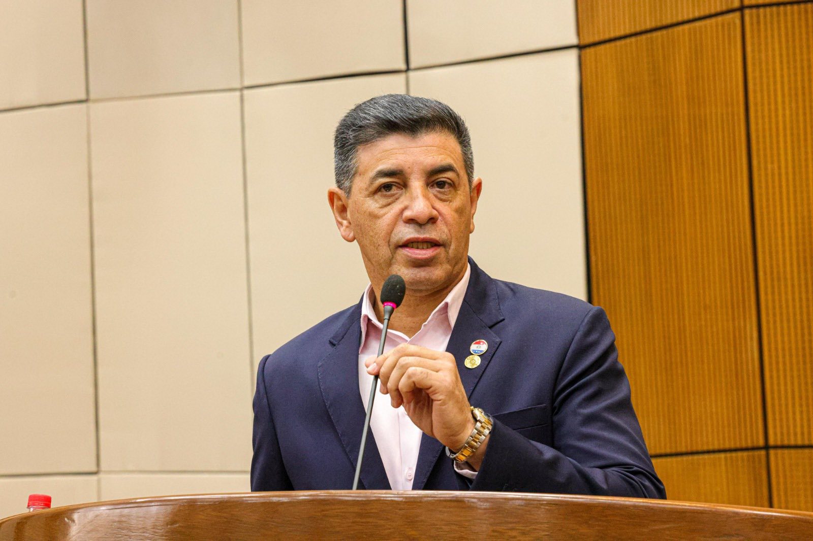 Víctor Ríos pide inamovilidad en la Corte tras prometer que no lo haría