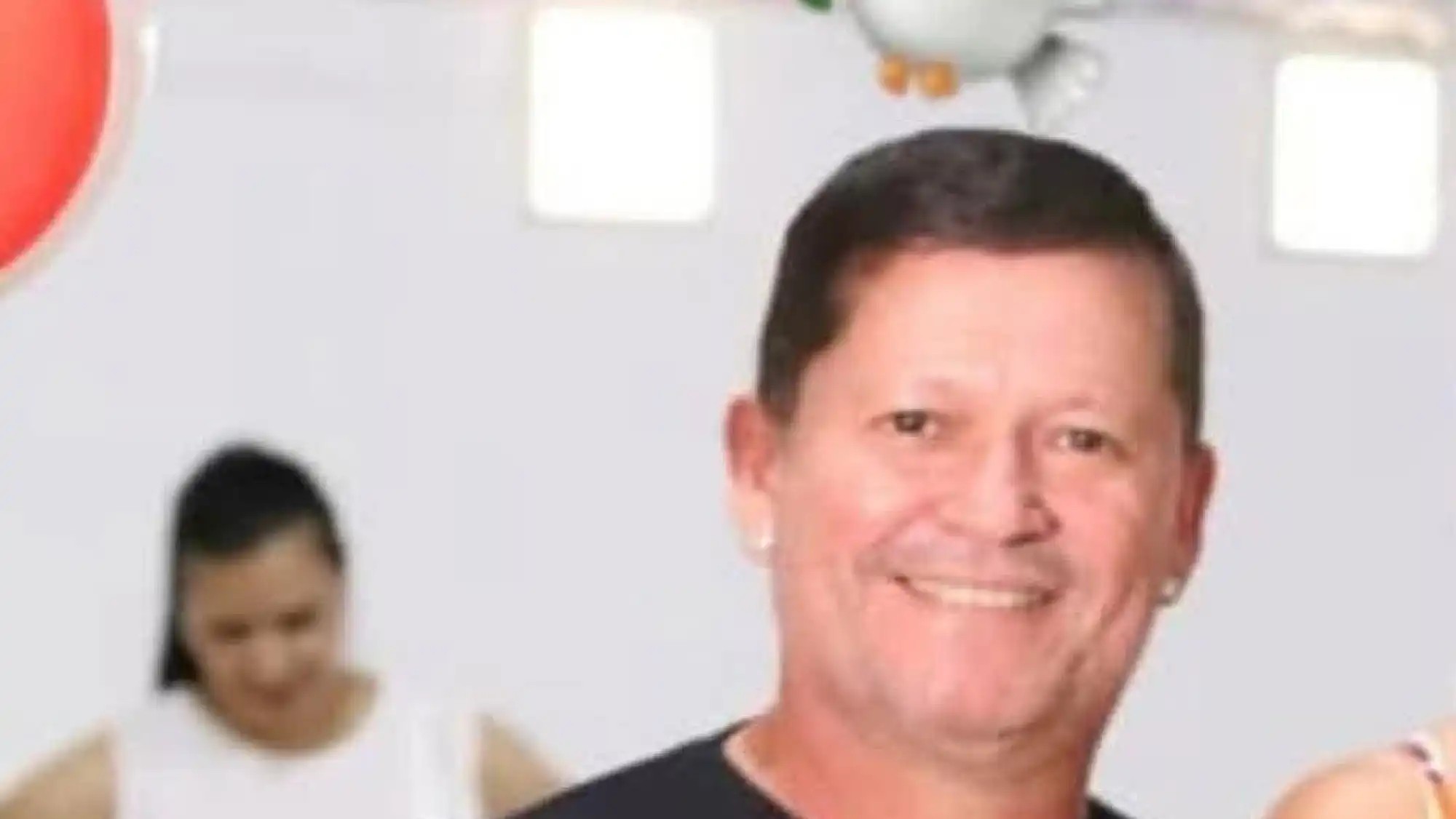 Denuncian grave negligencia: Esperó durante horas sentado a que lo atiendan y falleció