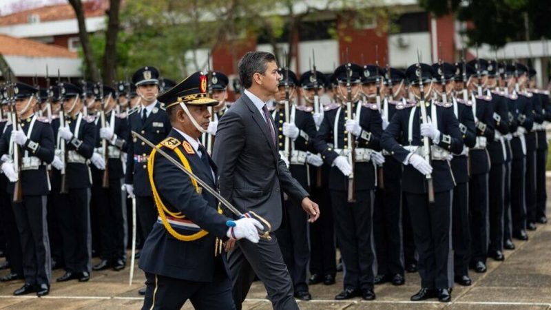 Diputada Vallejo estalla: “Gobierno miserable manda policías sin armas ni placas”