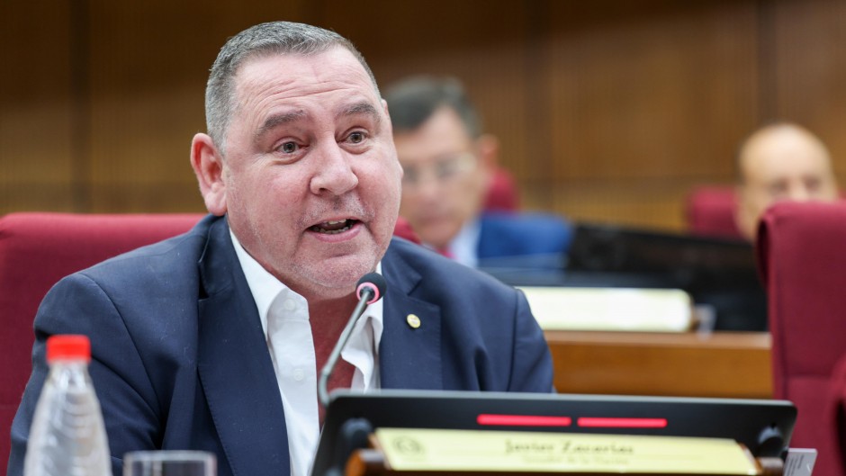 Zacarías Irún desautoriza a González Vaesken por prometer “llenar la muni de colorados”