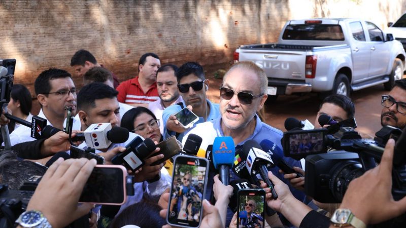 Vaesken pide “unidad” tras insultar a Mujica como “enano mal construido”