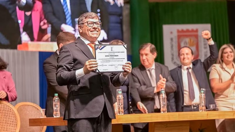 Daniel Mujica jura como nuevo intendente de Ciudad del Este tras la proclamación del TSJE