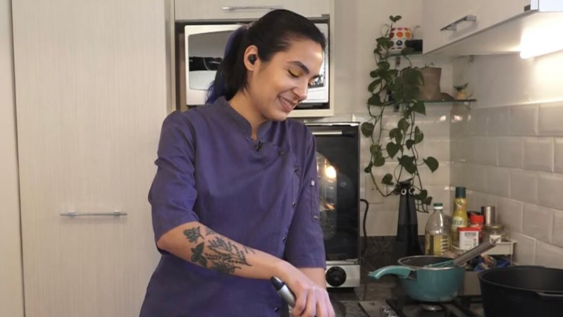 La chef Gia Alfieri dijo que a los hombres también se les cae el pelo en la comida