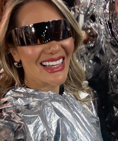 Caminata con Shakira: Diputada Johanna Vega desata críticas por ingreso privilegiado al show