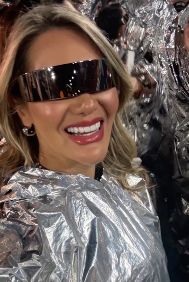 Caminata con Shakira: Diputada Johanna Vega desata críticas por ingreso privilegiado al show