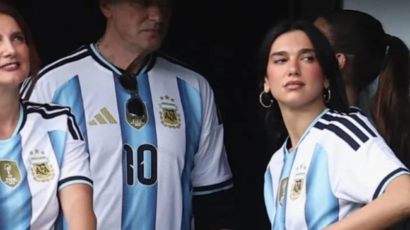 Dua Lipa se robó todas las miradas en el Boca Vs River