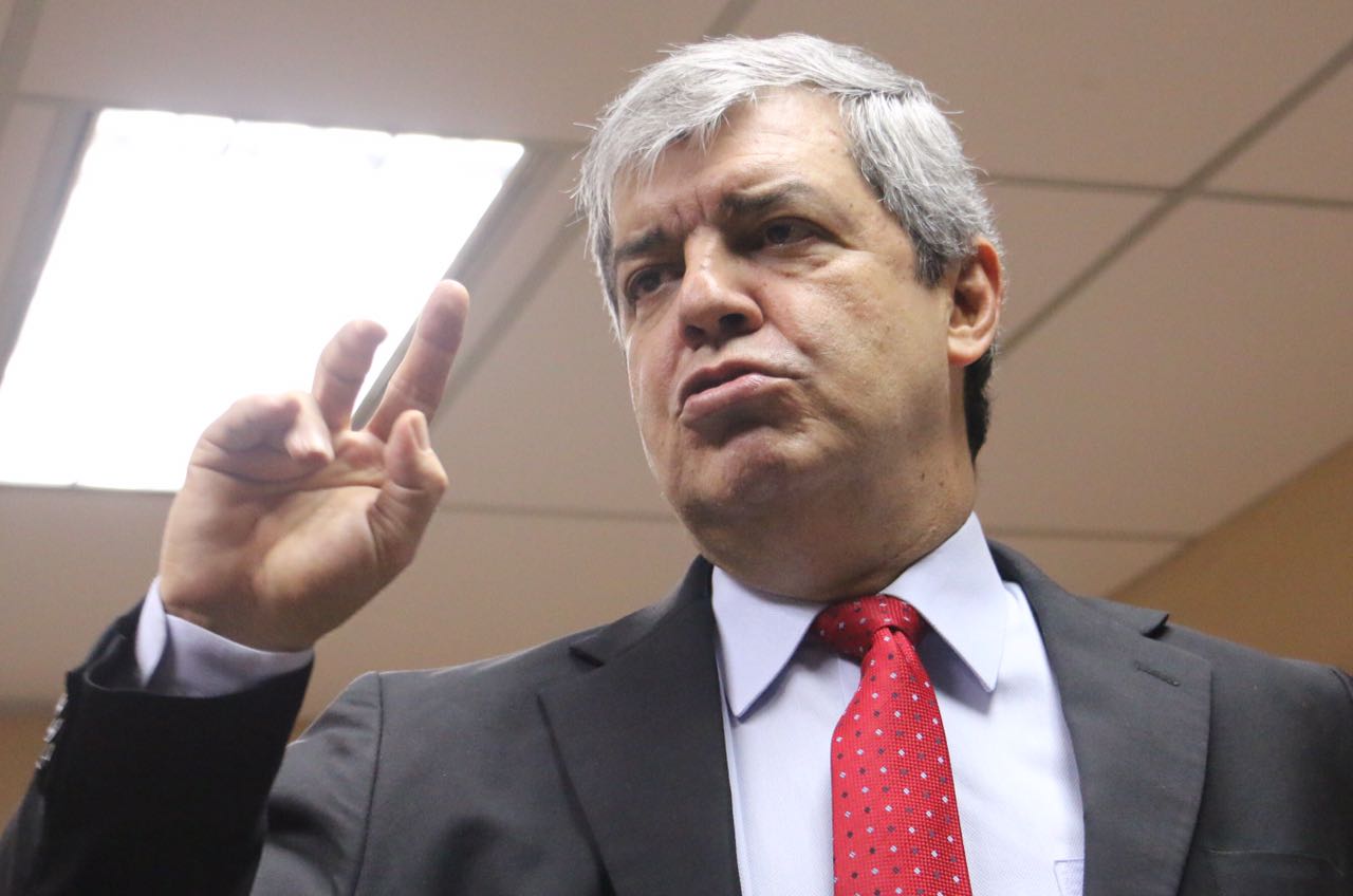 Riera esquiva acusaciones y desafía a senador Núñez a probar sus denuncias