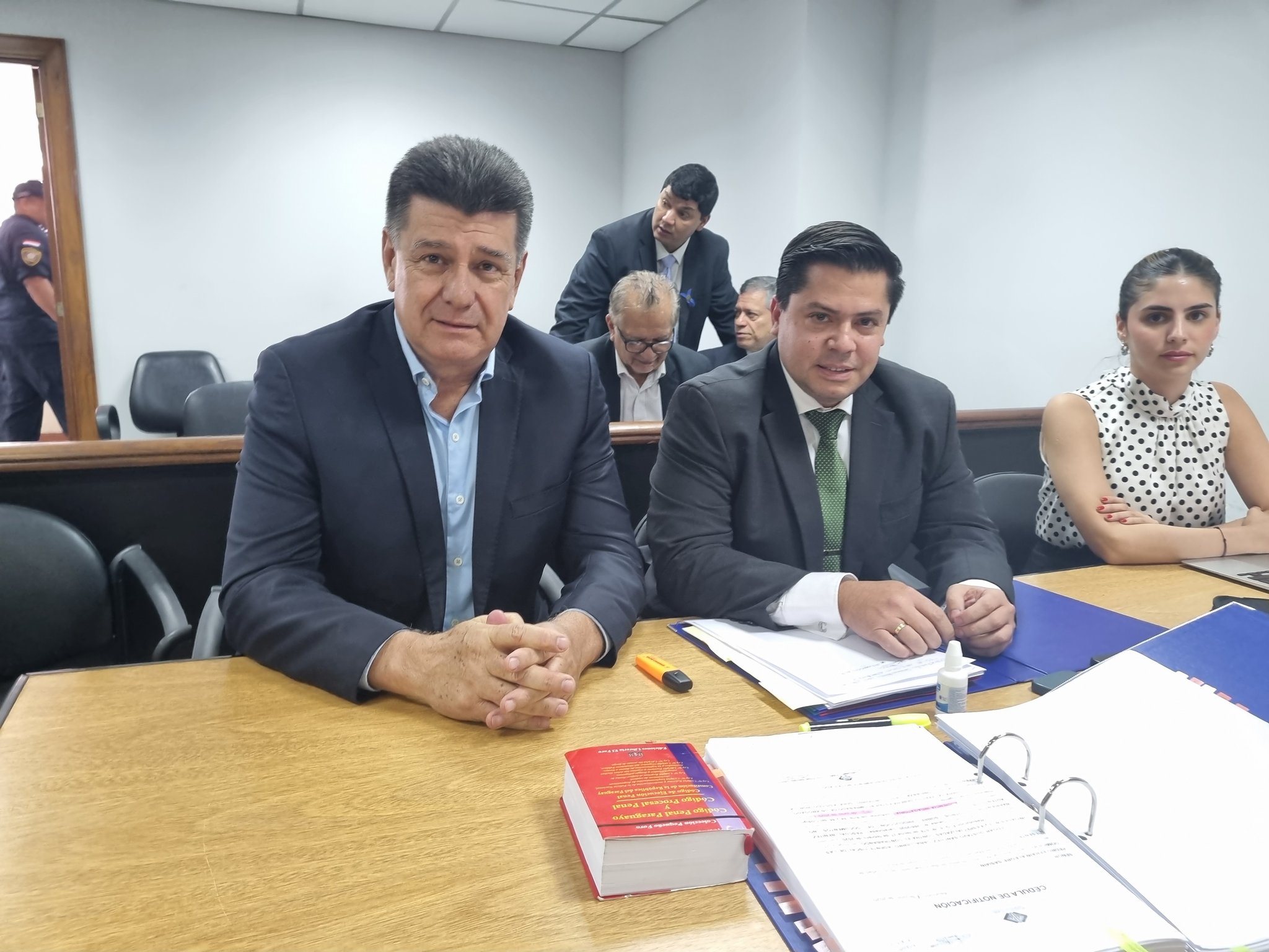 “Carne podrida” contra Efraín: abogado denuncia montaje entre cartistas y llanistas