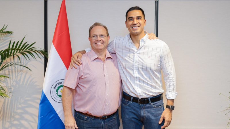 Honor Colorado se alinea: Luifer Bernal cede y respalda a Camilo Pérez para Asunción