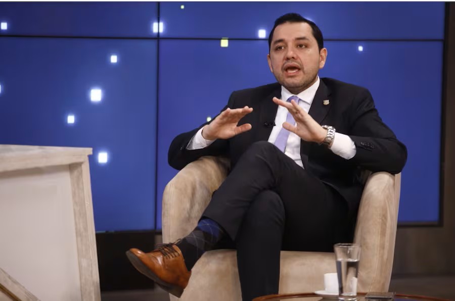 Intendente Luis Bello niega remate de Costanera Norte, pero el presupuesto lo contradice