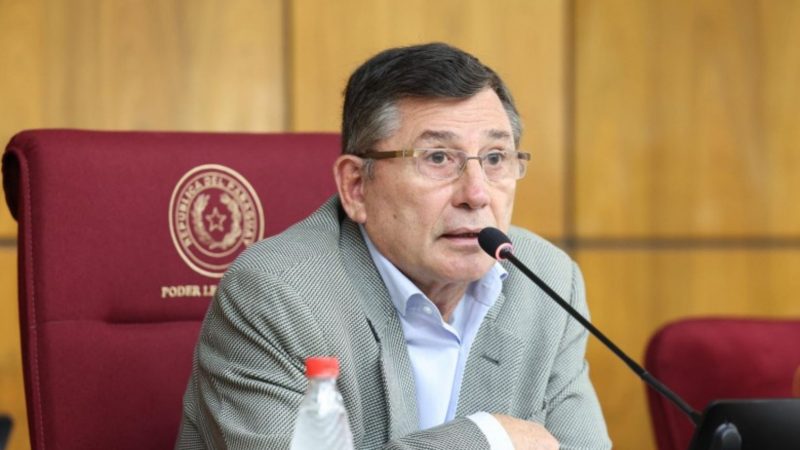 Pettengill tildó de “tilinguería” proyecto que busca tope al precio del puchero