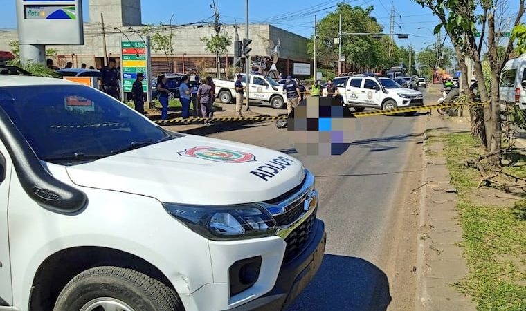Muere una motociclista tras accidente con un bus sobre Artigas