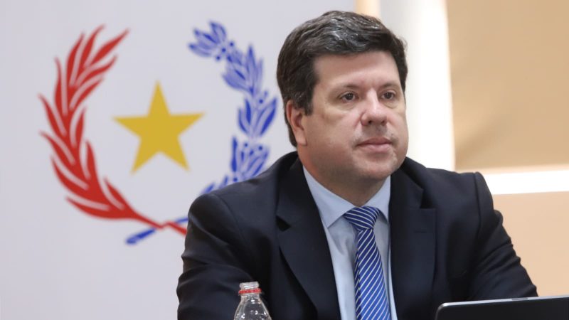 Ministro del MIC se defiende: «No hubo esquema criminal, fue compra privada»