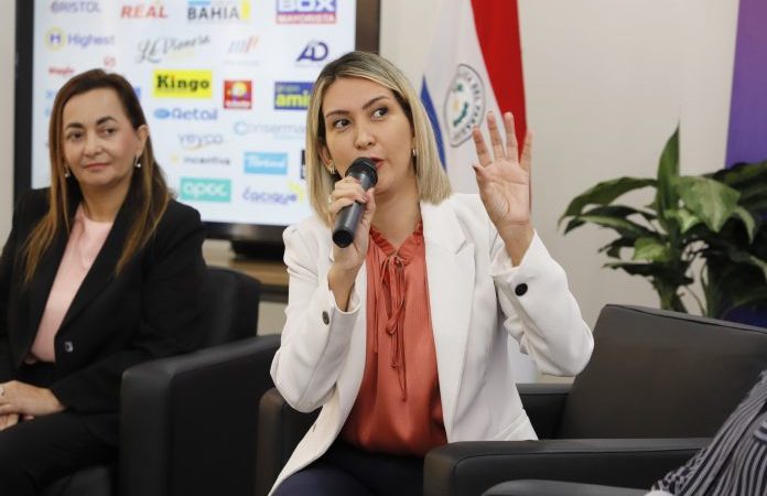 Gobierno celebra récord de empleo, pero críticos cuestionan cifras