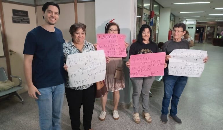 Exigen más transporte público para Asunción: trinidenses se manifiestan en la Junta Municipal