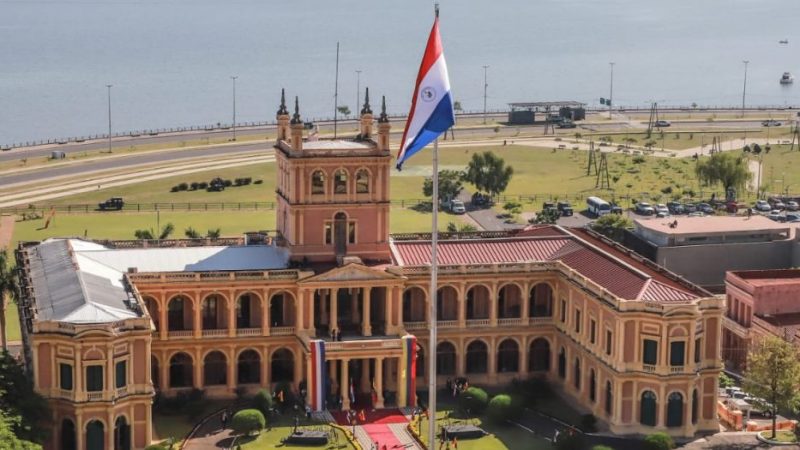 Tras derrota en CDE, Ejecutivo tantea “feriados populistas” para maquillar su imagen