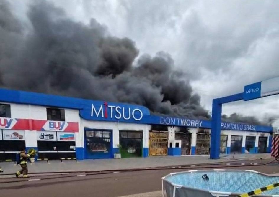 Voraz incendio consume local comercial en Saltos del Guairá