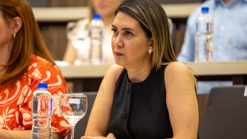 Gobierno insiste con otro feriado puente y desata enojo empresarial