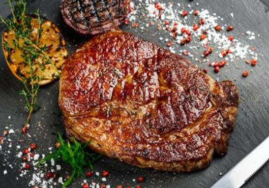 Ministro de Agricultura afirma que no se puede desconocer que oligopolio de frigoríficos afecta el precio final de la carne