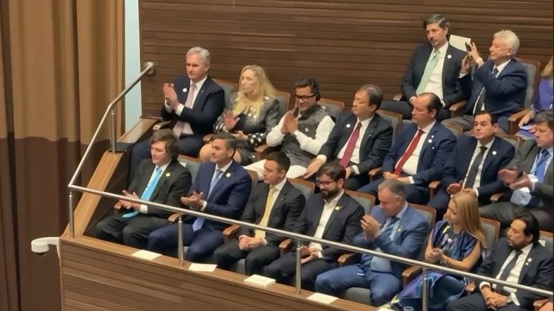 Santiago Peña participa de acto de toma de mando en Bolivia