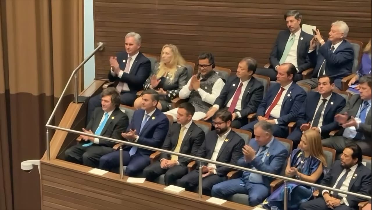 Santiago Peña participa de acto de toma de mando en Bolivia