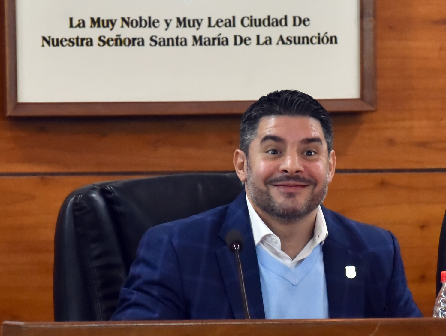 «Nenecho» ironiza sobre su partido y apuesta por Soledad: «Una astronauta que va a solucionar el problema de Asunción»