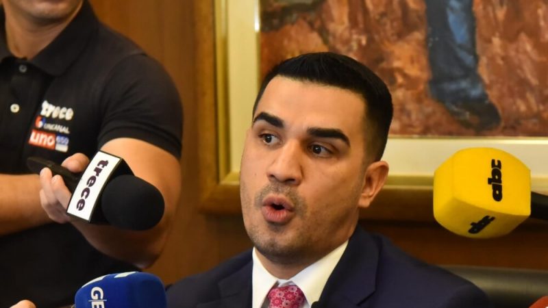 Essap admite deuda millonaria y tilda de “papelón universal” el corte de energía de ANDE