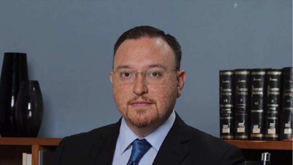 Viceministro promete el fin de los televisores en las cárceles y promete regular comodidades