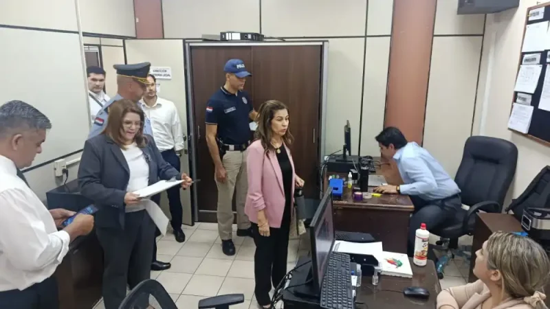 Fiscalía allana local de la Diben por supuesta malversación en programa Pytyvõ Medicamentos