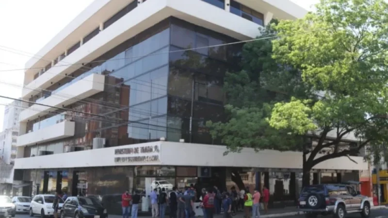 Instan a trabajadores denunciar descuentos indebidos