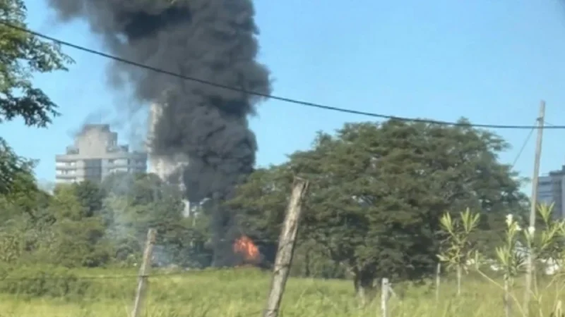 Quema de residuos moviliza a bomberos ante impresionante humareda en zona del CIT
