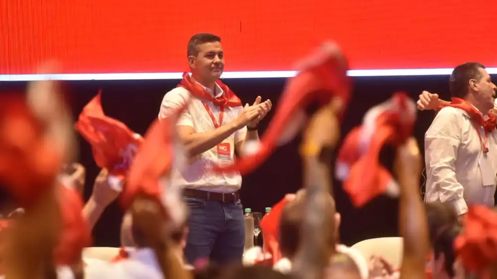 Peña vanagloria a Cartes, tira palos a Marito y pide concordia en plenaria de Honor Colorado