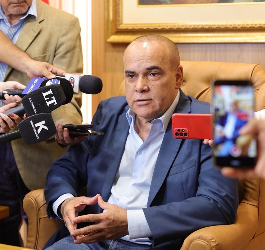 «Bachi» felicita a Rachid y Riera mientras crecen rumores de movidas en Salud y el Interior