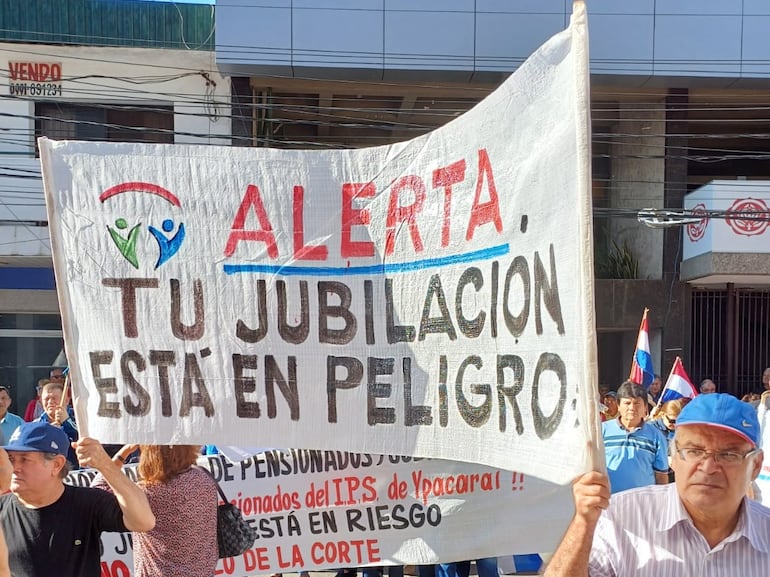 Asegurados del IPS denuncian maniobra que pondría en riesgo el fondo jubilatorio