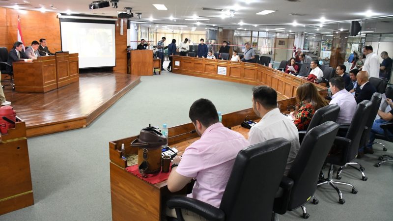 Crisis en Asunción: préstamo millonario sin hoja de ruta