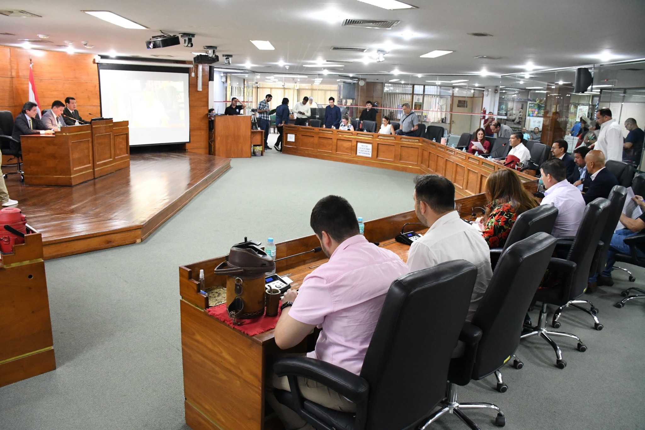 Crisis en Asunción: préstamo millonario sin hoja de ruta