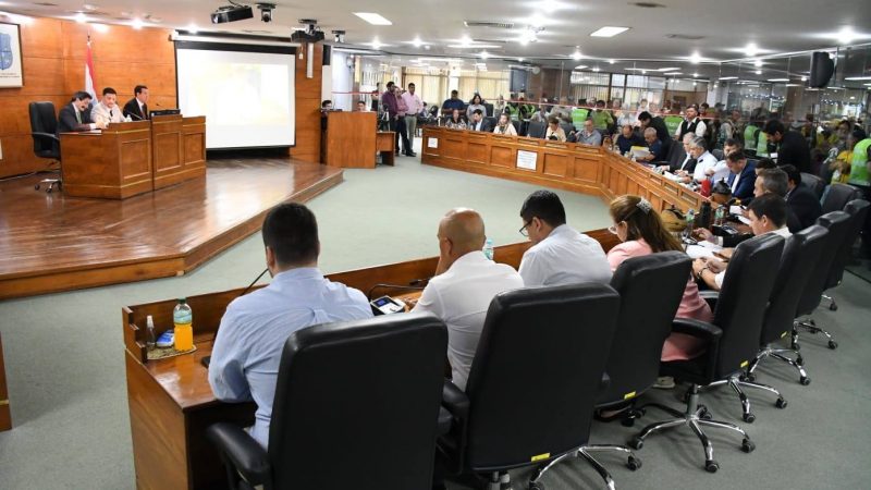 Concejales colorados oficialistas aprueban polémico préstamo de USD 28 millones en Asunción