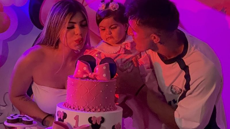 Modelo paraguaya y futbolista argentino celebraron el 1 añito de su hija