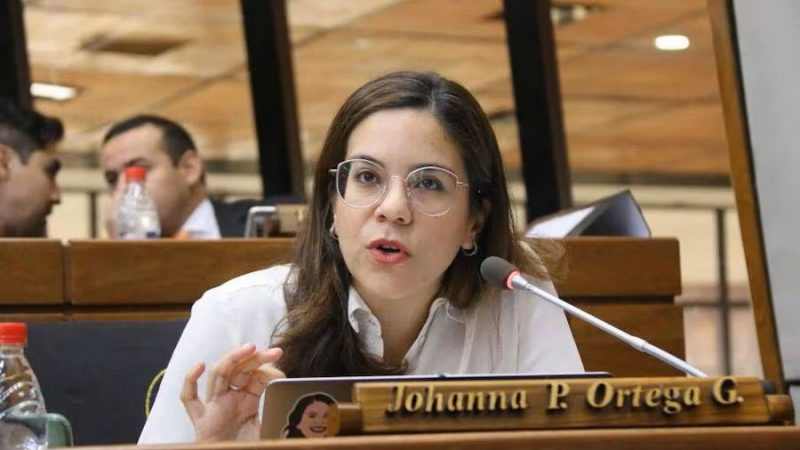 Ortega cuestiona salida de Aquino y pide medir a todos los precandidatos