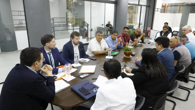 Gobierno busca destrabar huelga de choferes con reunión tripartita