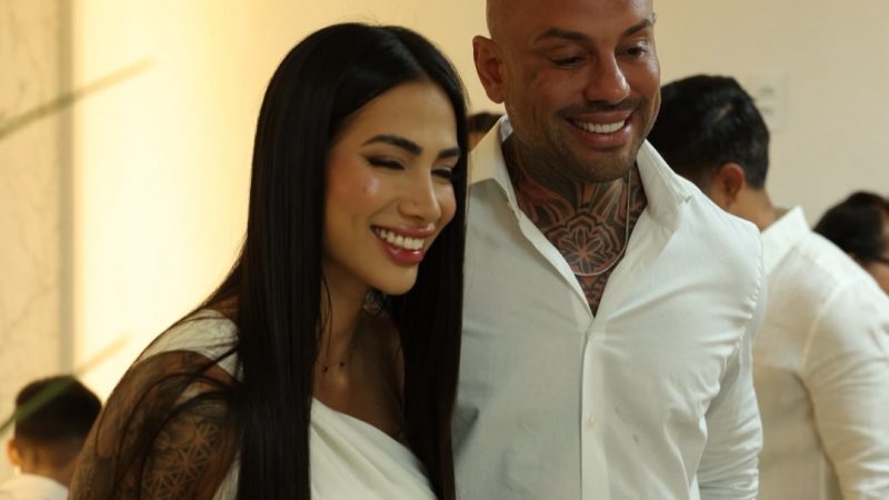 Sexy piloto paraguaya se casó con su amor de las alturas