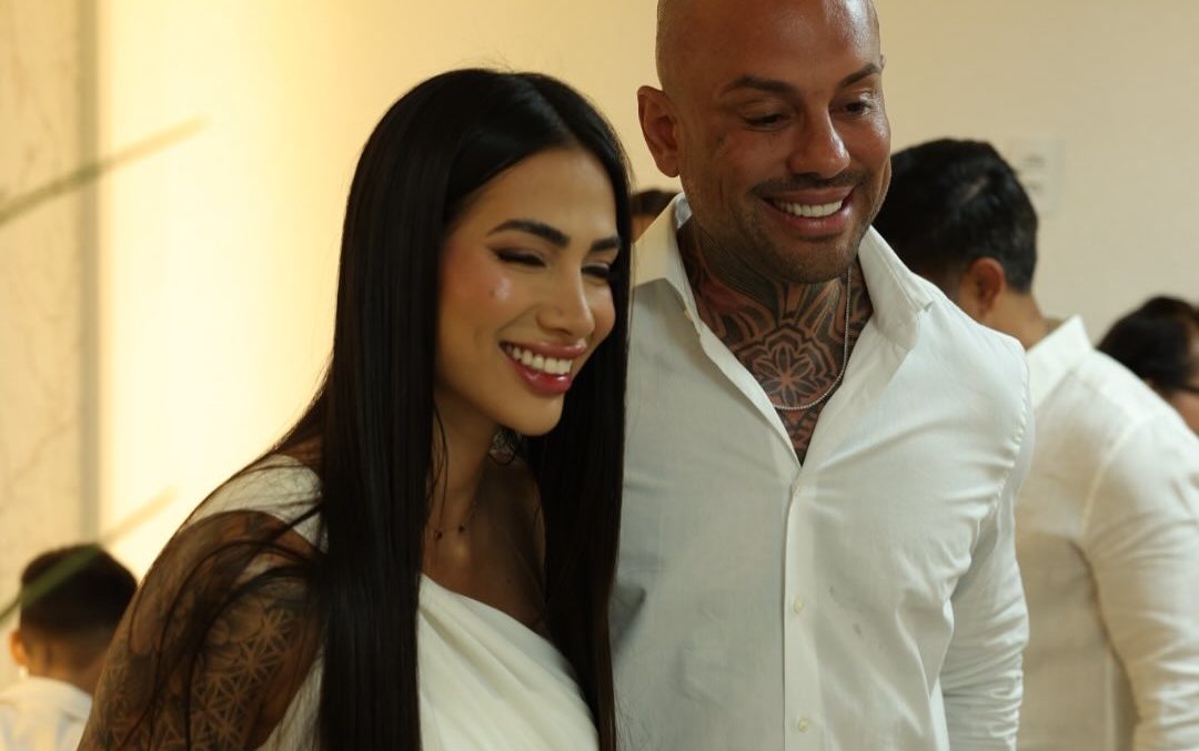 Sexy piloto paraguaya se casó con su amor de las alturas